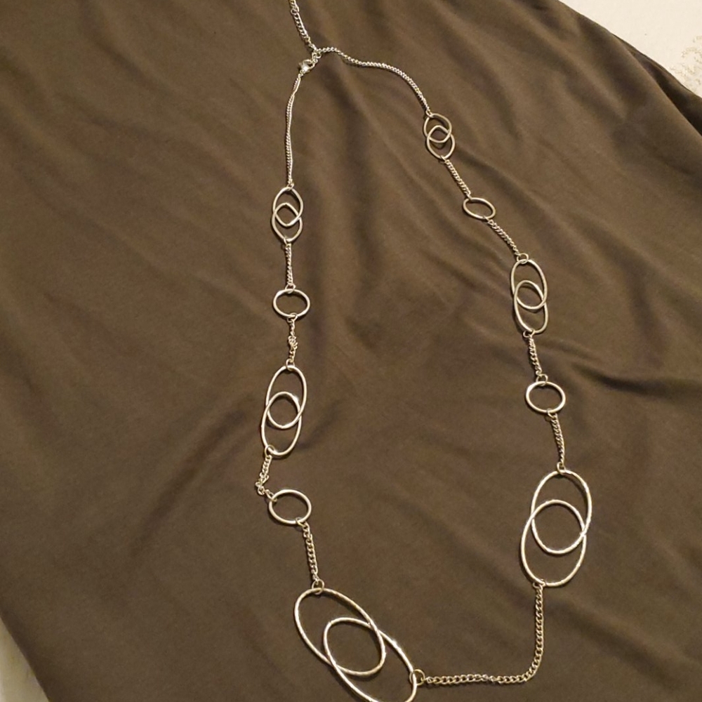 Silver circles necklace